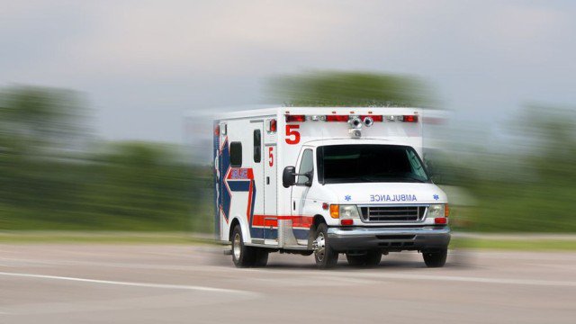 Șofer de ambulanţă, prins în timp ce transporta droguri cu sirena pornită