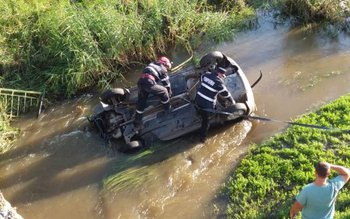 Accident spectaculos. Mașină căzută de …