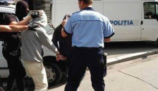 Hoț prins de poliţiştii botoșăneni, după ce i-a furat unei bătrâne banii și actele