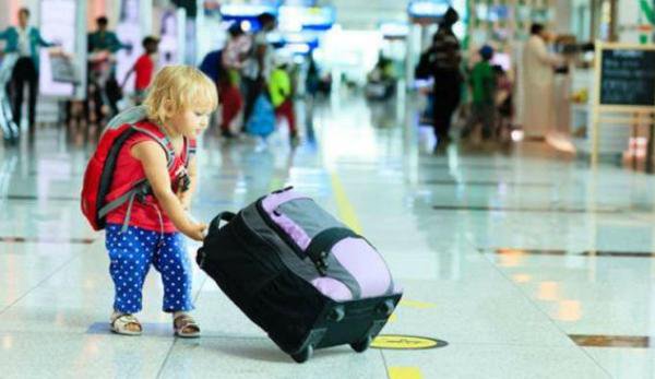 Se simplifică condiţiile de călătorie în străinătate pentru copii