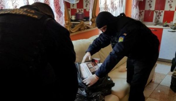 Percheziţii desfăşurate de poliţiştii oraşului Darabani, într-un dosar de contrabandă cu ţigări