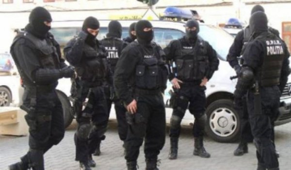 Municipiul Botoşani răscolit de polițiști, jandarmi și luptători SAS