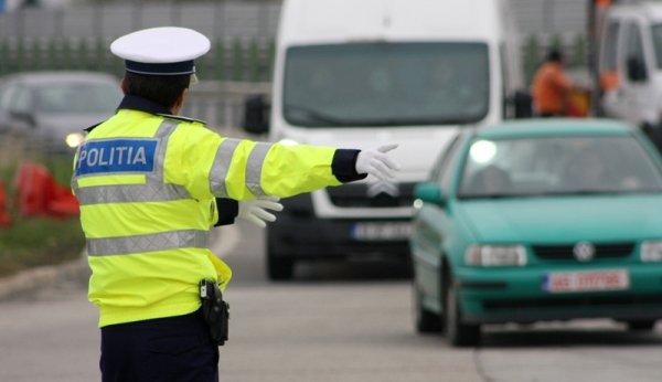 Șofer beat depistat de polițiști la Ungureni, în timp ce conducea o autoutilitară