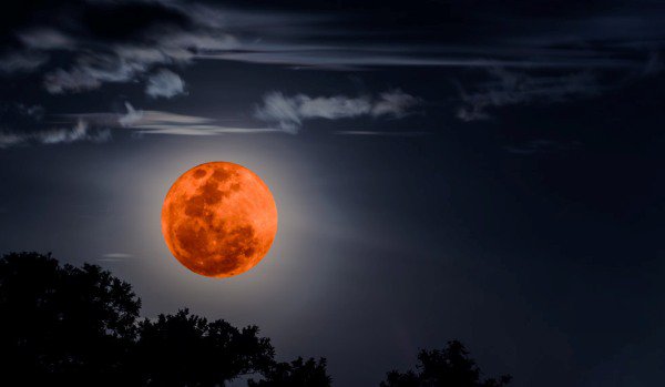 Luna Sângerie, cea mai lungă eclipsă totală de Lună din acest secol, te poate afecta mai mult decât bănuiești