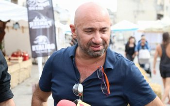 Cu cine se iubește, de …