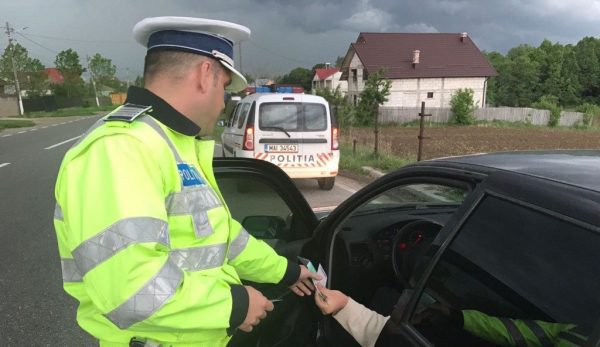 Poliţiştii din Botoșani, în razie! 45 de maşini, 151 de persoane și 4 de agenţi economici verificați!