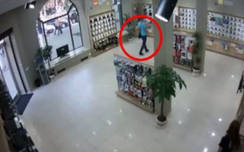 Tupeu de hoţ: a furat …