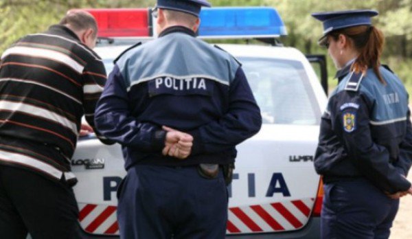 Razie a polițiștilor din Botoșani. S-a lăsat cu amenzi și confiscări pentru comercializarea ilegală a unor mărfuri
