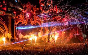 Incendiu la UNTOLD! Clipe de …