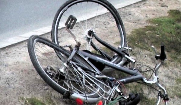 Copil rănit, după ce a căzut de pe bicicletă pe bulevardul Victoriei din Dorohoi