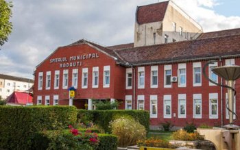 O femeie și copilul ei …