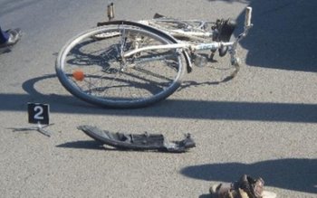 Accident! Biciclist beat lovit de …