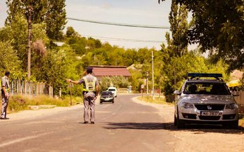 Prins la volan pentru că …