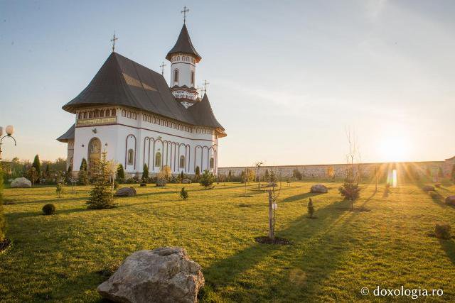 Mănăstirea Zosin își serbează hramul istoric. Slujba religioasă oficiată de Prea Sfințitul Macarie