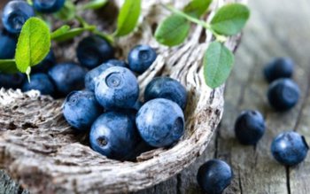 Dieta cu afine, secretul frumuseţii …