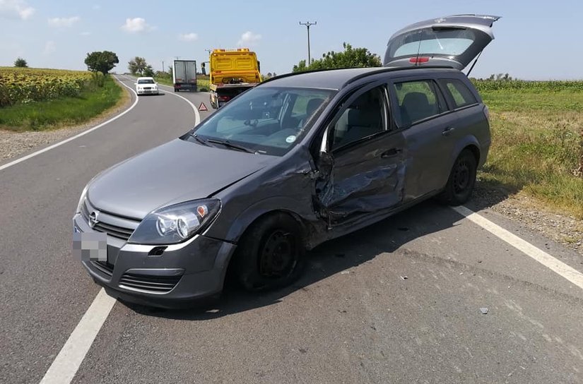 Accident la Cervicești! Două persoane au ajuns la spital după impactul între două mașini – FOTO