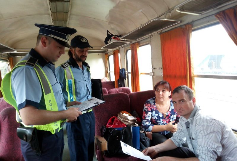 Trenurile de călători și gările din județ împânzite de polițiști - FOTO