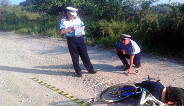 Ironia sorţii! Biciclist mort după ce a căzut într-un șanț în comuna Mihai Eminescu
