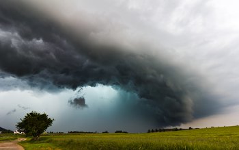 Un ciclon ajunge luni în …