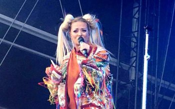 SCANDAL ÎN SHOWBIZ! Delia rupe …