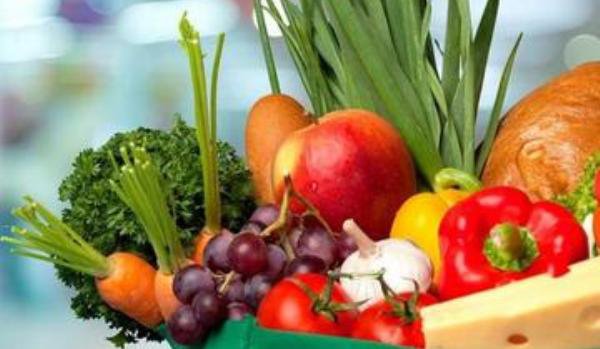 Alertă generală! Urme de pesticide descoperite în zeci de mii de alimente pe care românii le cumpără în fiecare zi!