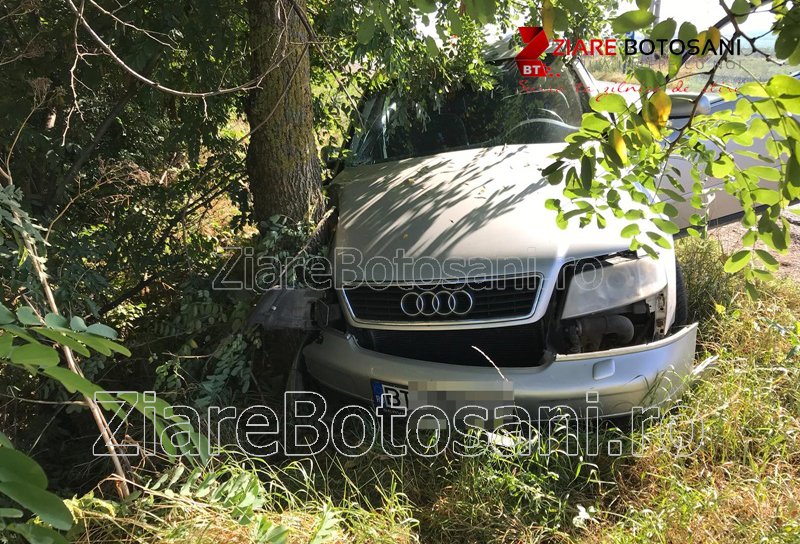 Accident! Doi minori au ajuns la spital după ce o mașină s-a izbit într-un copac pe drumul Botoșani - Dorohoi - FOTO