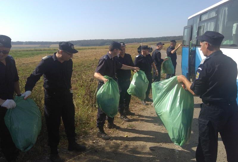 Ecologizare cu jandarmi în județul Botoșani - FOTO