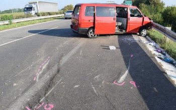 Microbuz cu români, accident în …