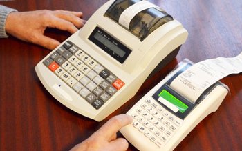 Comercianţii vor avea case de …