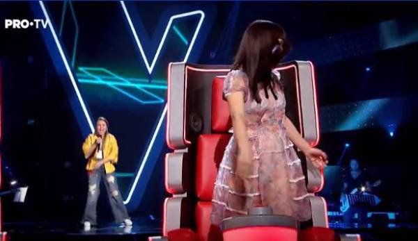 Botoșăneanca Oana Tăbultoc, o surpriză pe scena de la Vocea României