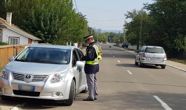 Autoturism cu asigurare falsificată, descoperit de polițiștii de frontieră la Stânca