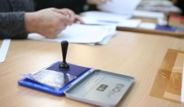 Retrageri în masă de la secţiile de votare. Sute de preşedinţi desemnaţi pentru secţiile de votare au cerut înlocuirea