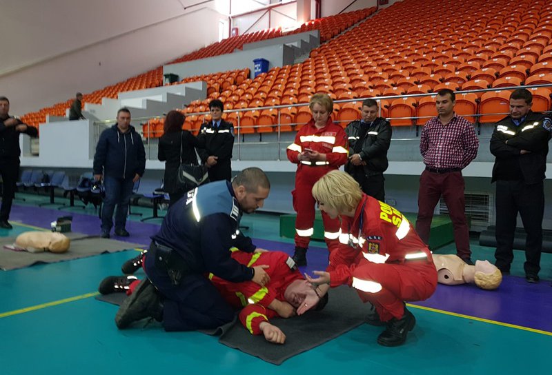 Sute de polițiști, jandarmi și elevi din județul Botoșani au participat la cursuri de prim ajutor! FOTO