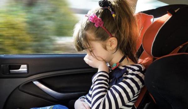 Cum tratăm răul de mașină al copiilor