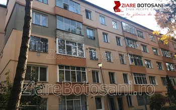 Bărbat rămas captiv într-un balcon …