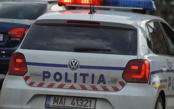 Cercetat pentru furt şi distrugere. …