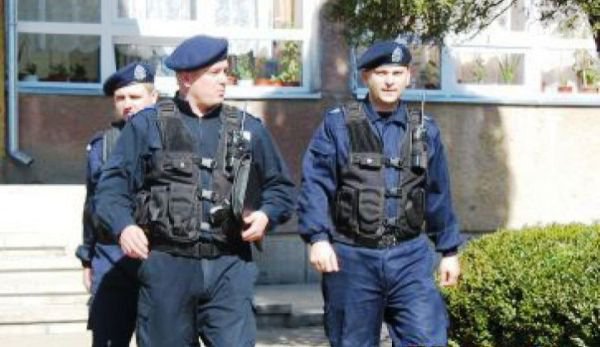 Jandarmii au luat cu asalt liceele din județul Botoșani