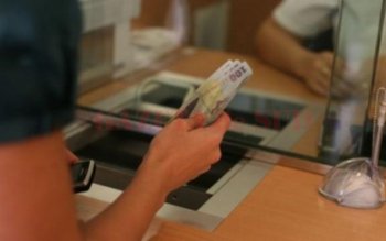O bancă din România își …