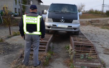 Mercedes Vito neînmatriculat, descoperit la …