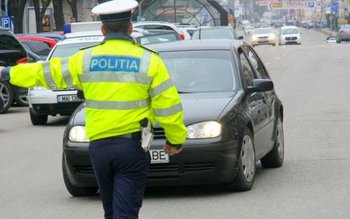 Tânăr fără permis prins în …