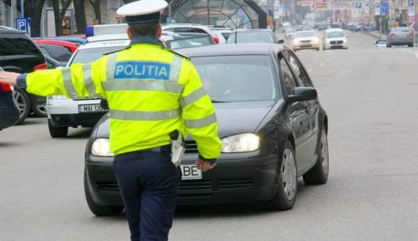 Tânăr fără permis prins în trafic pentru ca mergea prea încet