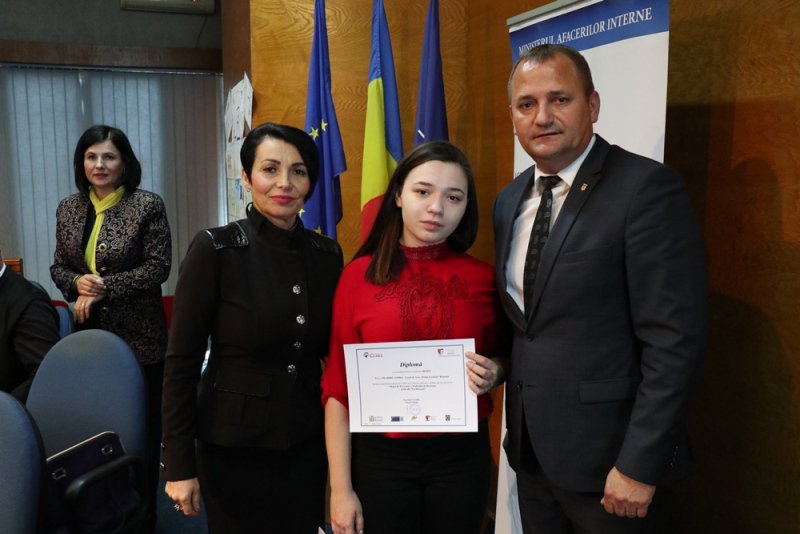 Elevi premiați la Palatul Adimistrativ în cadrul unui proiect privind prevenirea traficului de persoane - FOTO
