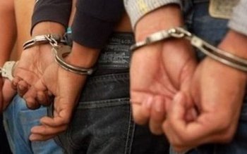 Trei tineri „neliniștiți” au agresat …