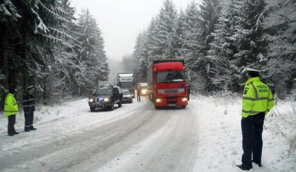 La munte a venit iarna. Ninsori puternice pe Valea Prahovei