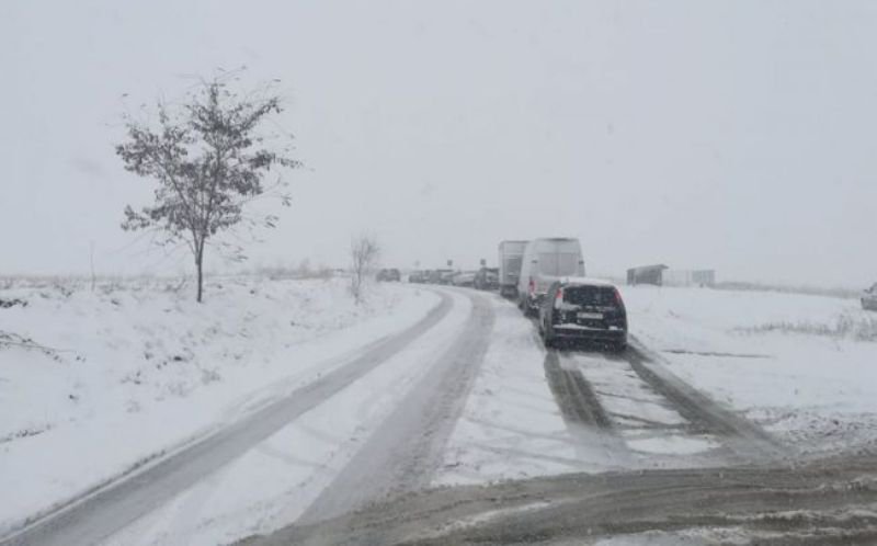 Accident mortal pe drumul Botoșani-Flămânzi. O mașină s-a izbit violent într-un microbuz - FOTO