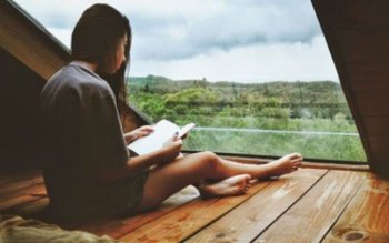 Oamenii care preferă să stea …