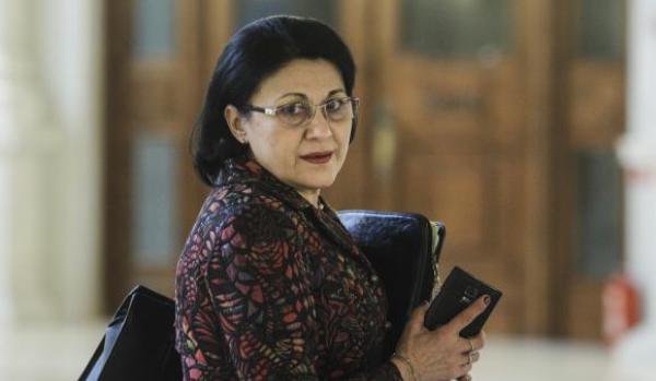 Ecaterina Andronescu nici nu a ajuns bine ministru al Educației și deja prevede o schimbare majoră