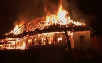 Casă mistuită de flăcări la …