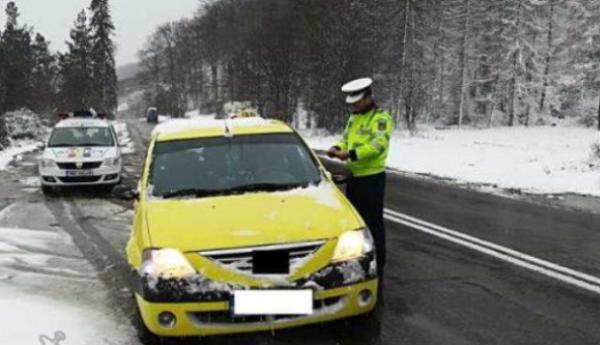 Recomandări de la poliție: Echipaţi-vă corespunzător autoturismul pe timpul iernii!