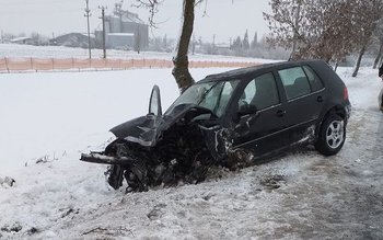 ACCIDENT! Doi tineri răniți după …